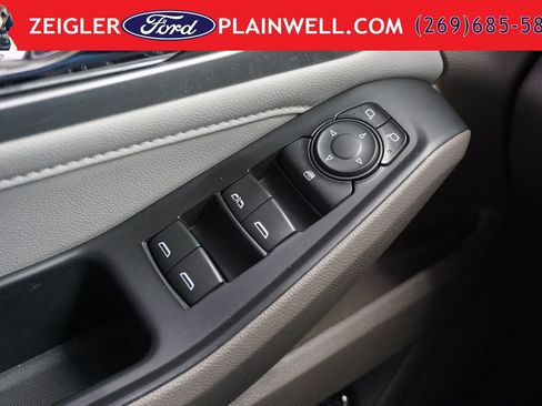 Used 2021 Chevrolet Traverse LT AWD/4WD image 28