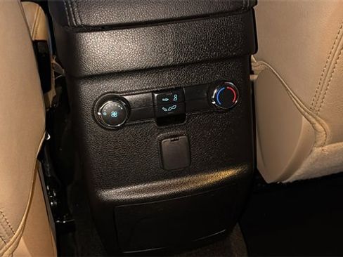 Used 2017 Ford Explorer XLT w/ Equipment Group 202A image 8