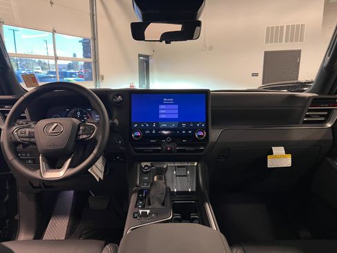 Used 2026 Lexus GX 550 w/ Cold Area Package AWD/4WD image 33