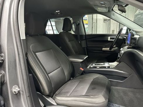 Used 2022 Ford Explorer XLT image 27