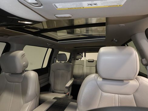 Used 2023 Jeep Wagoneer Series III w/ Premium Group I image 18