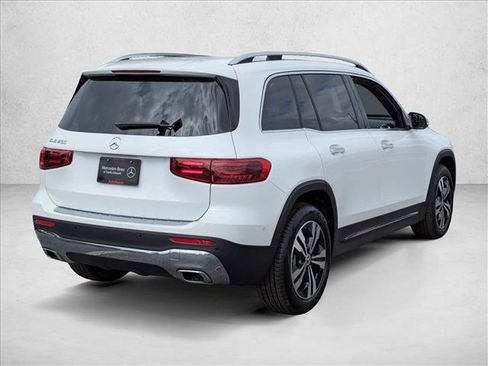 Used 2026 Mercedes-Benz GLB 250 image 2