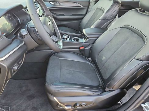 New 2025 Jeep Grand Cherokee Altitude image 16