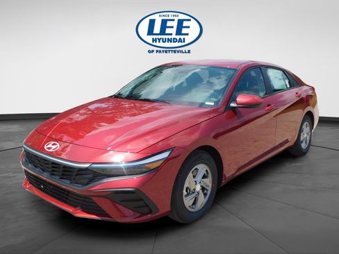 Used 2025 Hyundai Elantra SE FWD image 7