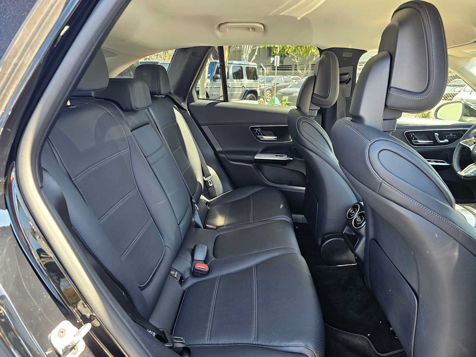 Used 2025 Mercedes-Benz GLC 350e 4MATIC image 12