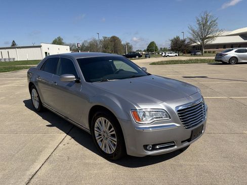 Used 2014 Chrysler 300 AWD w/ Driver Convenience Group image 2