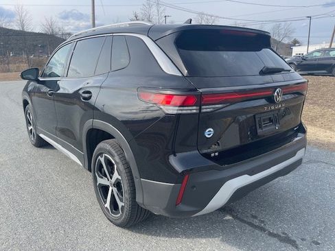 New 2025 Volkswagen Tiguan SE image 2