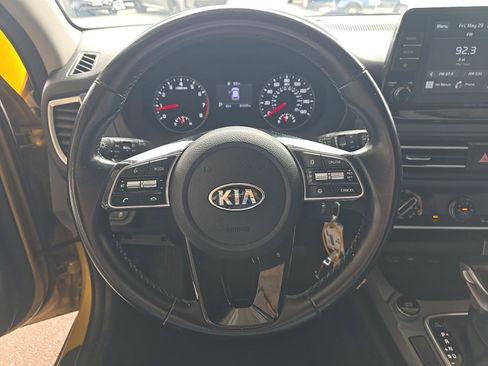 Used 2021 Kia Seltos S FWD image 11