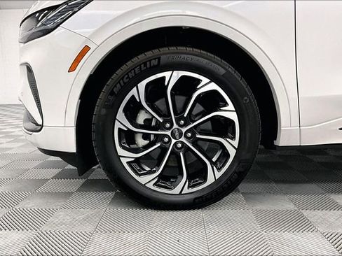 Used 2025 Lincoln Nautilus Reserve AWD/4WD image 9
