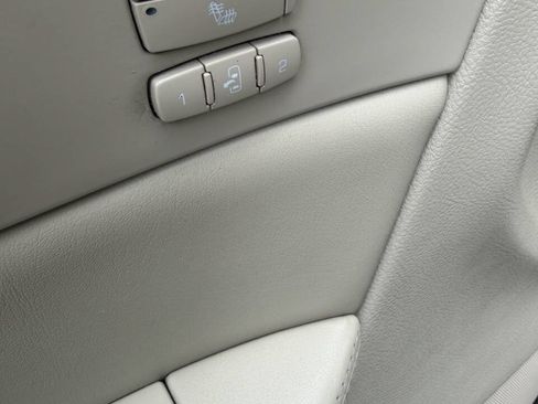 Used 2006 Cadillac DTS w/ Trunk Convenience Package FWD image 16