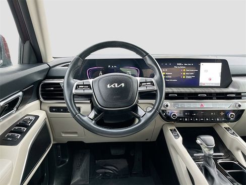Used 2024 Kia Telluride EX w/ EX Captain's Chair Package image 24