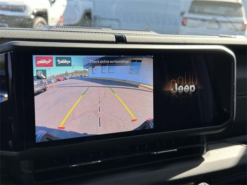 Used 2024 Jeep Gladiator Rubicon w/ Technology Group image 18