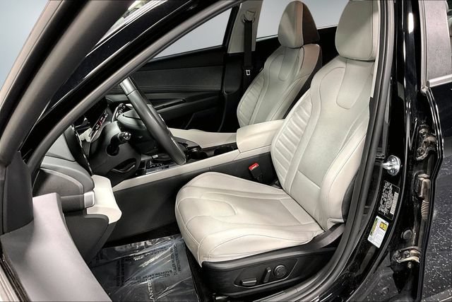 Used 2025 Hyundai Elantra Limited FWD image 21