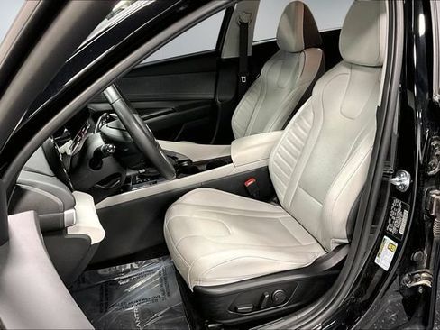 Used 2025 Hyundai Elantra Limited FWD image 21