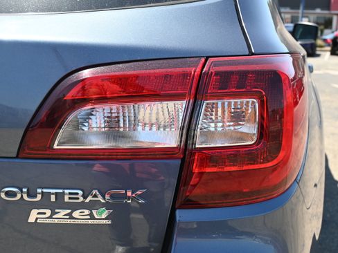 Used 2016 Subaru Outback 2.5i Limited w/ Popular Package #4 AWD/4WD image 19
