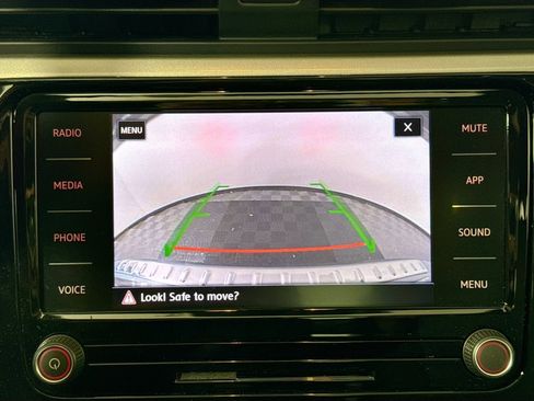 Used 2022 Volkswagen Passat 2.0T SE image 14