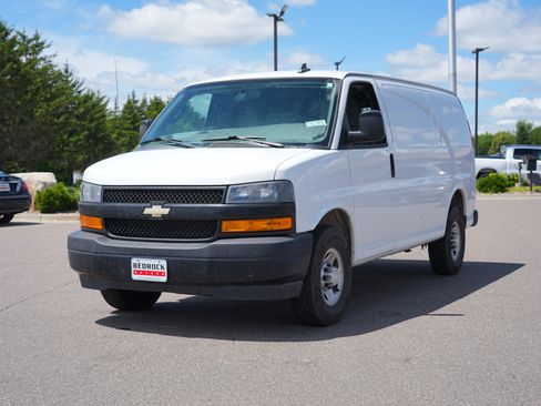 Used 2018 Chevrolet Express 2500 RWD image 7