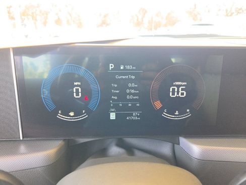 Used 2025 Hyundai Sonata SEL FWD image 2