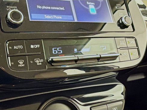 Used 2020 Toyota Prius LE FWD image 15