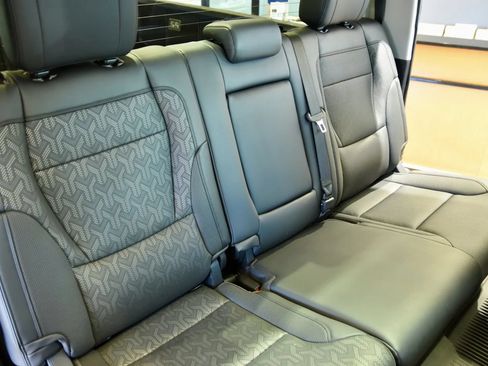 Used 2022 Toyota Tundra Limited w/ Power Package AWD/4WD image 25