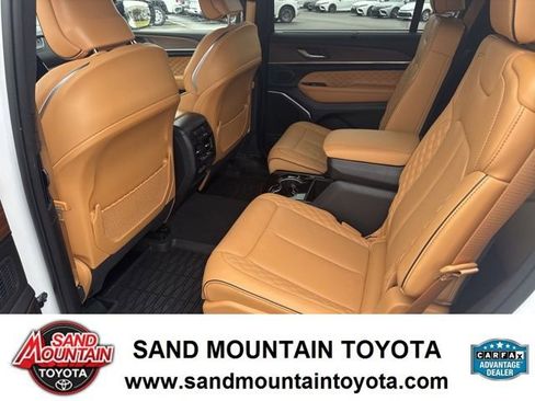 Used 2024 Jeep Grand Cherokee L Summit w/ Luxury Tech Group V image 15