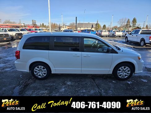 Used 2018 Dodge Grand Caravan SE w/ UConnect Hands-Free Group image 5