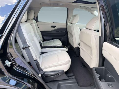 Used 2023 Nissan Pathfinder SL w/ SL Premium Package FWD image 30