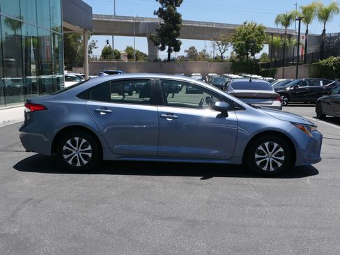 Used 2022 Toyota Corolla LE FWD image 2