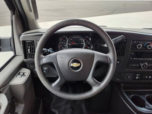 Used 2018 Chevrolet Express 2500 RWD image 17
