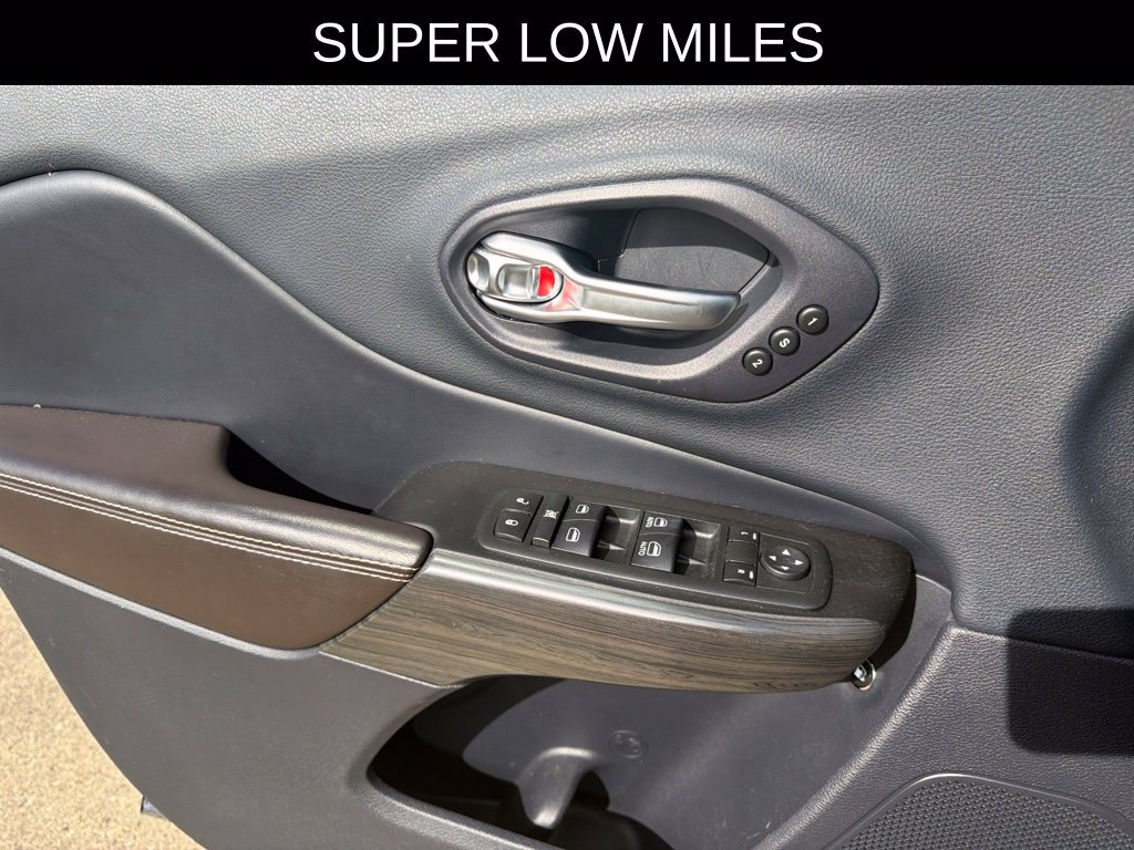 Used 2014 Jeep Cherokee Limited w/ Luxury Group FWD image 7