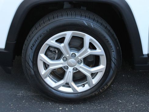 Used 2024 Jeep Compass Latitude AWD/4WD image 10