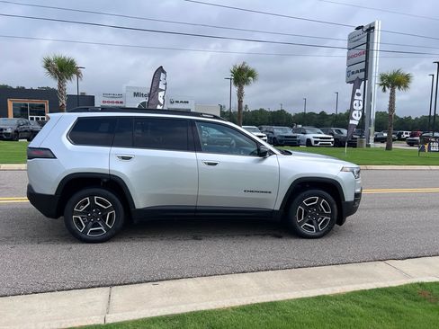 New 2026 Jeep Cherokee Laredo AWD/4WD image 2