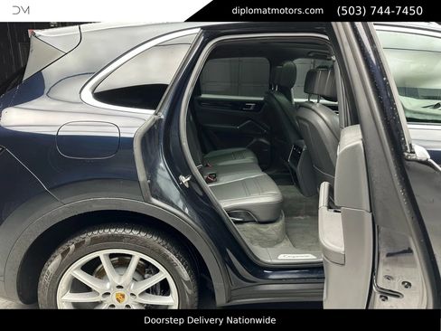 Used 2021 Porsche Cayenne image 21