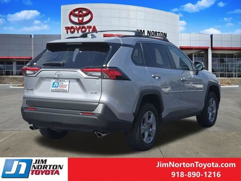 Used 2025 Toyota RAV4 XLE FWD image 8