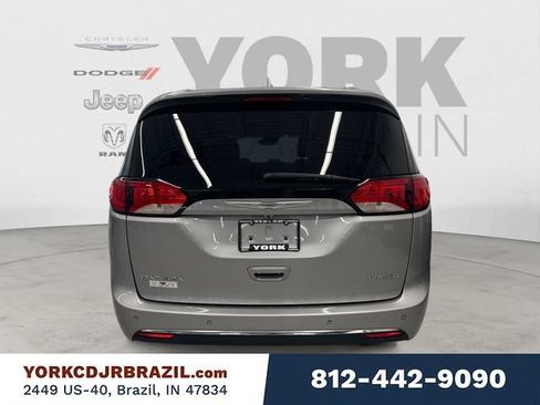 Used 2017 Chrysler Pacifica Limited FWD image 4