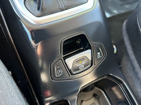 Certified 2023 Jeep Renegade Latitude image 31