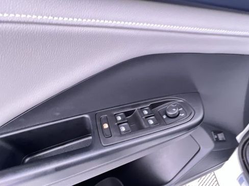 Used 2024 Volkswagen Taos SE image 13