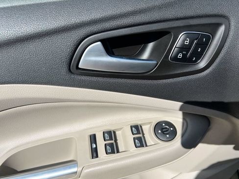 Used 2017 Ford Escape Titanium FWD image 11