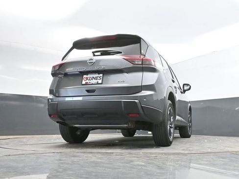 Used 2025 Nissan Rogue SV AWD/4WD image 46