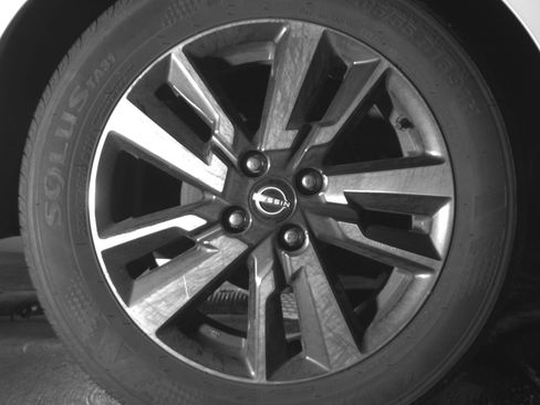 Used 2025 Nissan Versa SV FWD image 15
