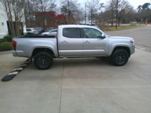 Used 2023 Toyota Tacoma SR5 w/ Technology Package image 14