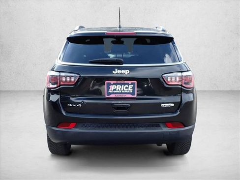 Used 2017 Jeep Compass Latitude AWD/4WD image 3