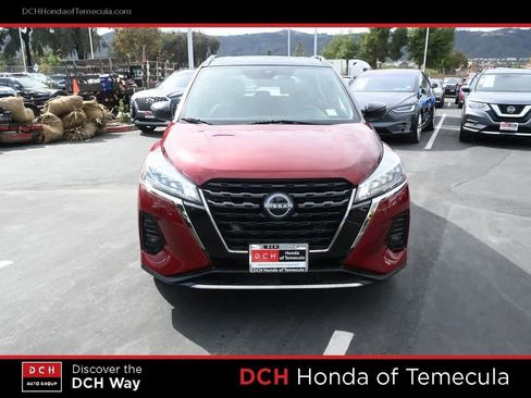 Used 2023 Nissan Kicks SR image 2