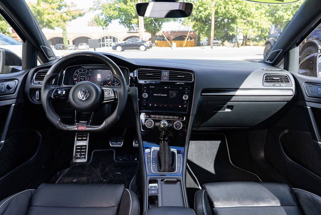 Used 2018 Volkswagen Golf R 4-Door AWD/4WD image 9