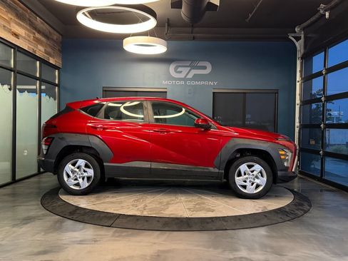 Used 2024 Hyundai Kona SE AWD/4WD image 2