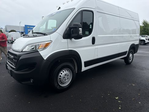 Used 2025 RAM ProMaster 2500 w/ Convenience Group FWD image 5
