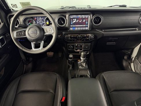 Used 2023 Jeep Wrangler Unlimited Sahara AWD/4WD image 13