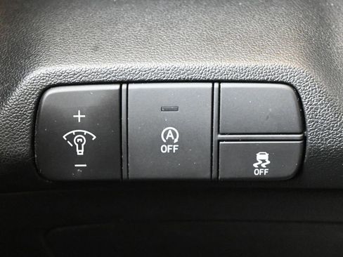 Certified 2025 Hyundai Elantra SE image 24