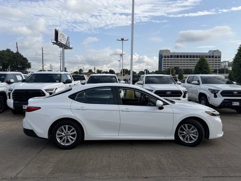 Used 2026 Toyota Camry LE FWD image 4