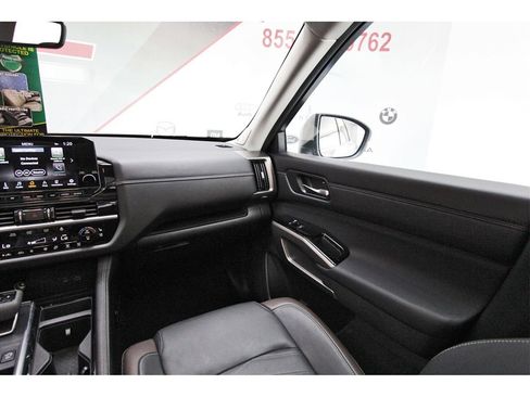 Certified 2024 Nissan Pathfinder Platinum image 8